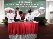 Mensos Resmikan 93 Rumah Kampung Nelayan Sejahtera di Indramayu