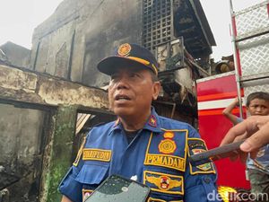 Damkar Siagakan 3 Mobil di Lokasi Kebakaran Tamansari Antisipasi Kepulan Asap