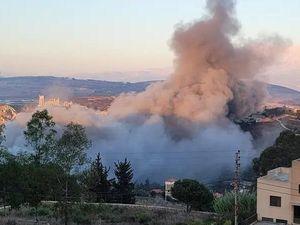Video: 5 Orang Tewas Diserang Israel, Ribuan Warga Hadiri Pemakaman Massal di Lebanon