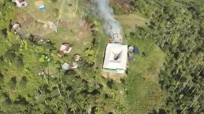 Kelompok kriminal bersenjata (KKB) Kodap XV Ngalum Kupel membakar gedung puskesmas dan SMA di Distrik Kwirok Kabupaten Pegunungan Bintang, Papua Pegunungan.