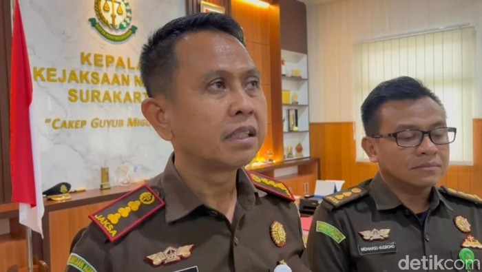 Kepala Kejari Solo, Supriyanto, memberikan keterangan kepada awak media Senin (29/9/2025).
