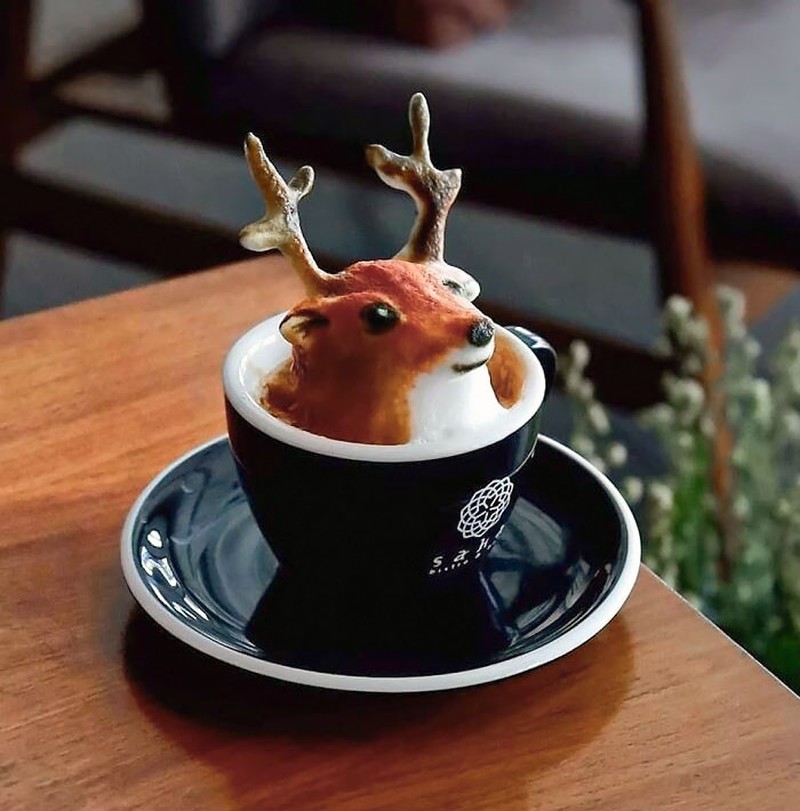Kalau latte art-nya sebagus ini, rasanya nggak tega deh, buat minumnya. Ya sudah, jangan lupa difoto dulu, ya.