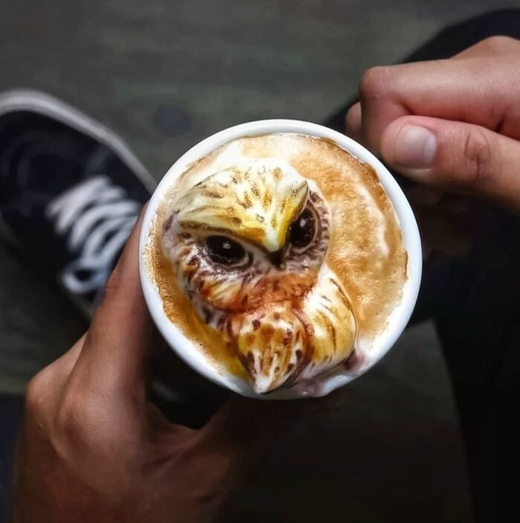 Kalau latte art-nya sebagus ini, rasanya nggak tega deh, buat minumnya. Ya sudah, jangan lupa difoto dulu, ya.