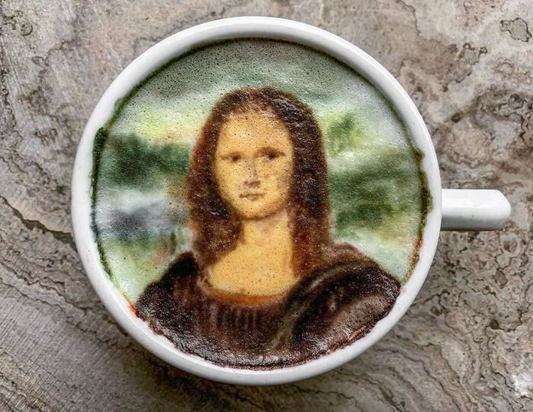 Kalau latte art-nya sebagus ini, rasanya nggak tega deh, buat minumnya. Ya sudah, jangan lupa difoto dulu, ya.