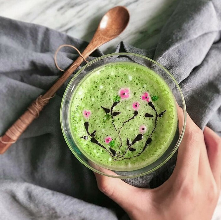 Kalau latte art-nya sebagus ini, rasanya nggak tega deh, buat minumnya. Ya sudah, jangan lupa difoto dulu, ya.