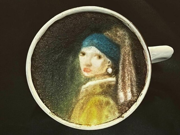 Kalau latte art-nya sebagus ini, rasanya nggak tega deh, buat minumnya. Ya sudah, jangan lupa difoto dulu, ya.