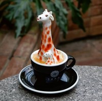 Kalau latte art-nya sebagus ini, rasanya nggak tega deh, buat minumnya. Ya sudah, jangan lupa difoto dulu, ya.