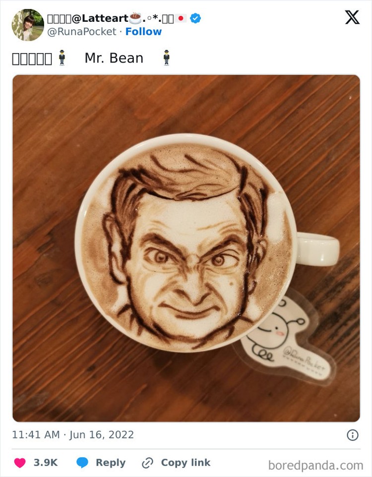Kalau latte art-nya sebagus ini, rasanya nggak tega deh, buat minumnya. Ya sudah, jangan lupa difoto dulu, ya.