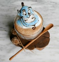 Kalau latte art-nya sebagus ini, rasanya nggak tega deh, buat minumnya. Ya sudah, jangan lupa difoto dulu, ya.