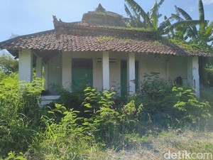 Musala Bersejarah 158 Tahun di Sidoarjo Terbengkalai Ditelan Rumput Liar