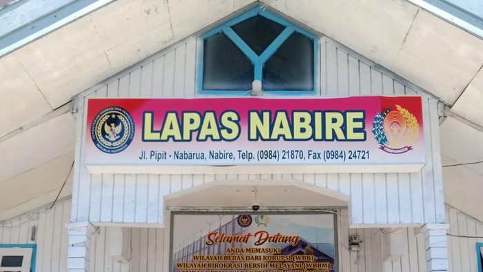 Polisi merilis identitas 15 warga binaan Lapas Kelas IIB Nabire, Papua Tengah yang kabur dari tahanan usai memanjat pagar.
