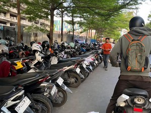 Viral Jukir Kempesi Ban Motor di Pengayoman Makassar, PD Parkir Usut
