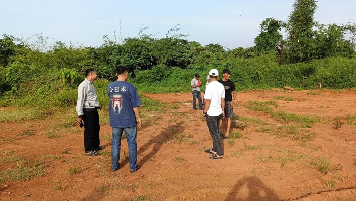 Lokasi penemuan kain kafan dan kerangka manusia di area proyek perumahan Tangerang.