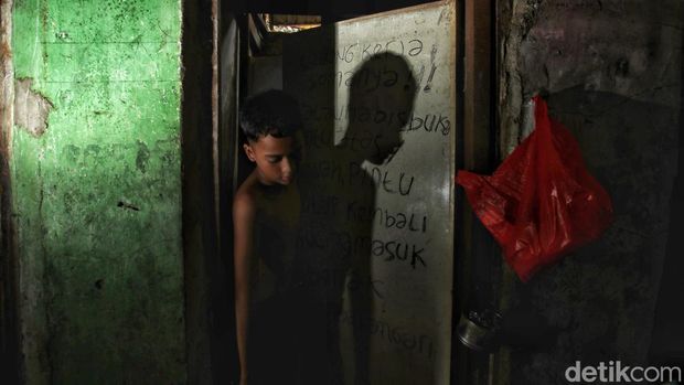 Di tengah hiruk pikuk ibu kota, ada sebuah kawasan padat bernama Kampung Tongkol di Ancol, Pademangan, Jakarta Utara. Namun, berbeda dengan permukiman lain di Jakarta, kampung ini dijuluki sebagai 