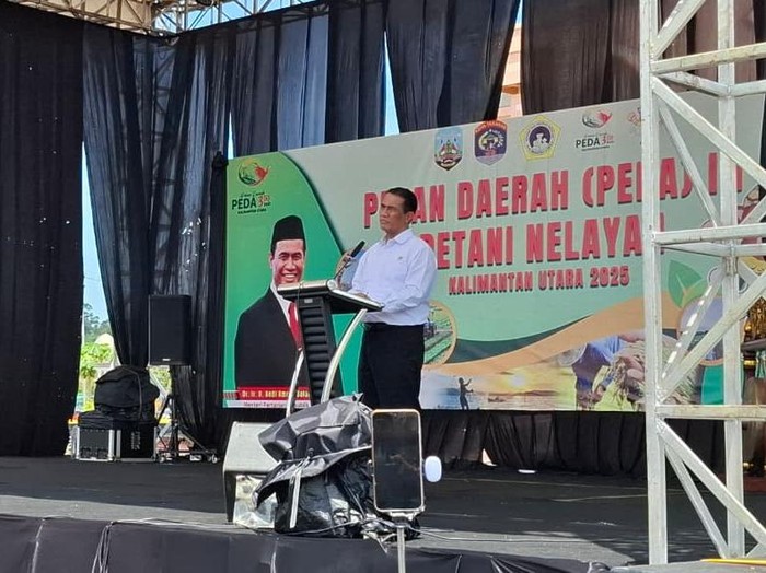 Mentan Andi Amran Sulaiman memberikan sambutan yang penuh semangat dalam peresmian Pekan Daerah (PEDA) Kontak Tani Nelayan Andalan (KTNA) ke-III Tingkat Provinsi Kalimantan Utara (Kaltara).
