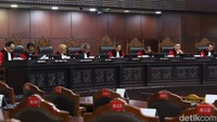 Gugatan UU Tapera yang dilayangkan oleh 11 serikat pekerja ini meminta agar Mahkamah Konstitusi menghapus kata wajib dalam Pasal 7 Ayat 1 Undang-Undang Tapera. Kata wajib ini diminta diubah menjadi kata dapat agar sifatnya berupa pilihan.