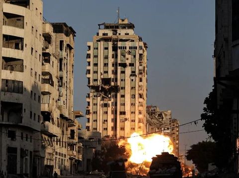 Israeli army strikes the high-rise 