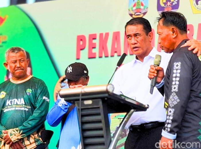 Momen Menteri Pertanian Amran Sulaiman melantik penyuluh pertanian jadi Mentan dadakan di Tarakan.