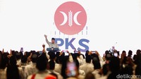 Munas VI PKS kali ini mengangkat tema “Kokoh Bersama, Majukan Indonesia”. Tema itu mencerminkan tekad PKS untuk memperkuat persatuan internal sekaligus berkontribusi aktif dalam pembangunan bangsa.