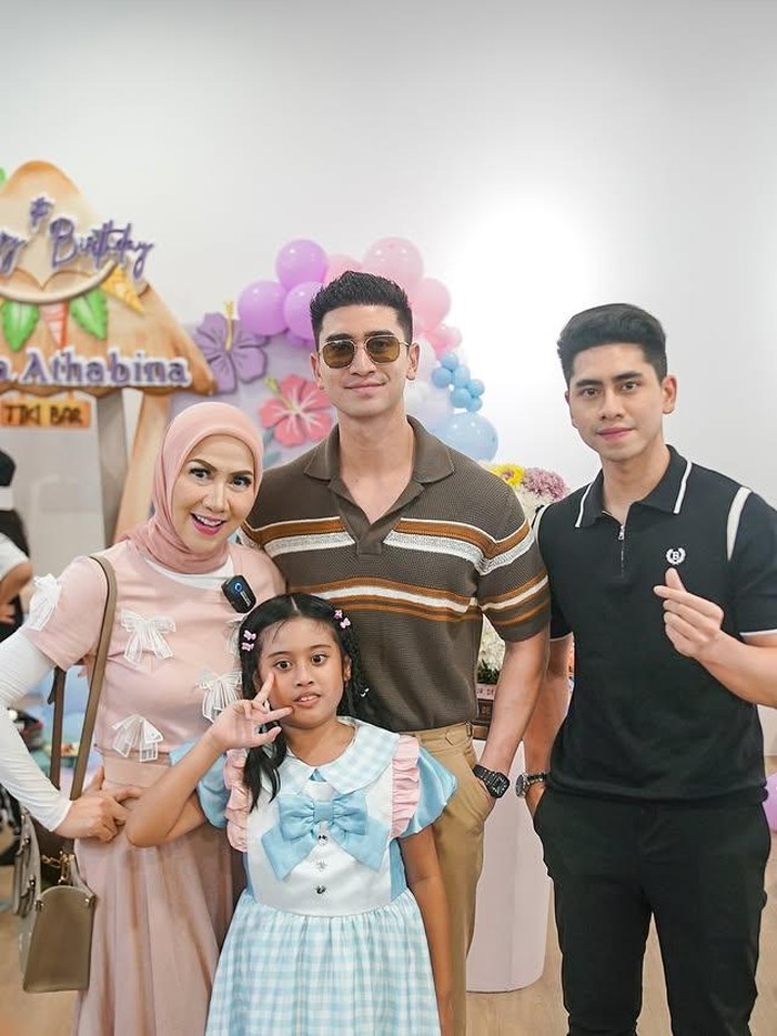 Momen Ultah Ke-9 Vania Athabina Anak Venna Melinda