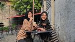 Seru! Nissa Sabyan Hobi Hangout Sambil Kulineran di Puncak