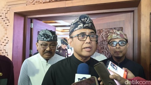 Wali Kota Denpasar IGN Jaya Negara melantik puluhan eselon di lingkungan Pemkot Denpasar di Graha Sewaka Dharma, Denpasar, Bali pada Senin (29/9/2025).