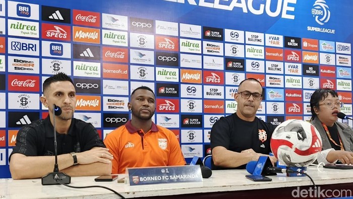 Pelatih Borneo FC Fabio Lefundes dan Striker Borneo FC Douglas Coutinho saat konpres usai tanding lawan Persija.