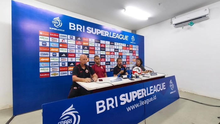 Pelatih Persija Mauricio Souza dan Kiper Persija Andritany Ardhiyasa.