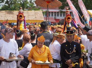 Prosesi Belimbur Erau, Puncak Sakral Perayaan Adat Kutai di Tenggarong