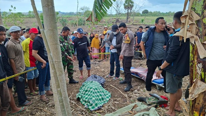 Seorang pria lanjut usia (lansia) berinisial KH (60) di Kabupaten Jeneponto, Sulawesi Selatan (Sulsel), ditemukan tewas penuh luka di kebun miliknya.