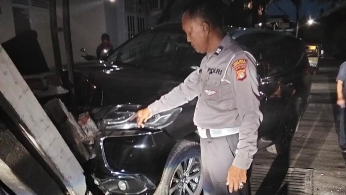 Pengemudi Pajero tabrak rumah di Tangsel. (Dok. ist)