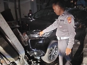 Detik-detik ABG Bawa Pajero hingga Seruduk 2 Rumah Warga di Tangsel