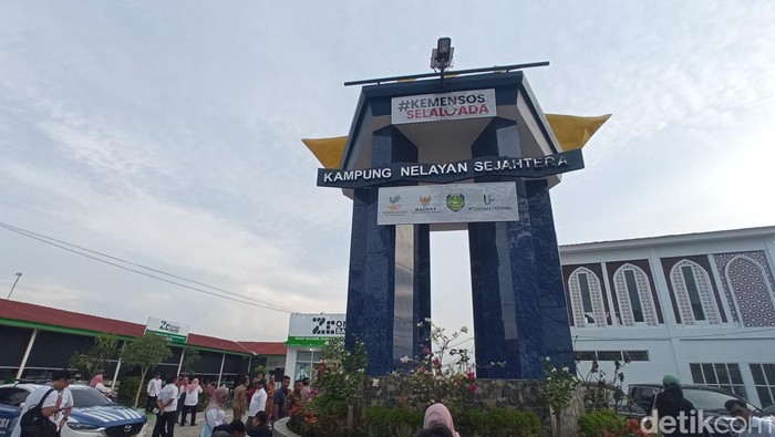 Peresmian Kampung Nelayan Sejahtera untuk warga Desa Eretan Kulon, Indramayu yang terdampak banjir rob.