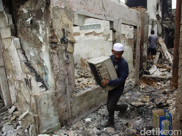 Permukiman Taman Sari Hangus Terbakar, Ratusan KK Kehilangan Rumah