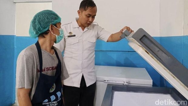 Petugas saat mengecek SPPG di Sukabumi