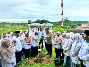 Polres Kuansing Gaungkan Green Policing di Sekolah, Ajak Pelajar Jaga Hutan