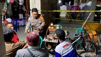 Selain menemani warga ngopi, Mukid juga memberikan pesan kamtibmas, termasuk soal bahaya hoaks di media sosial, kenakalan remaja, bahayanya Narkotika hingga pentingnya menjaga keamanan lingkungan.