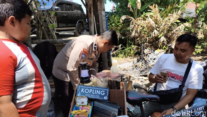 Potret Aipda Mukid Serap Aspirasi Warga Lewat Kopi Potret Aipda Mukid Serap Aspirasi Warga Lewat Kopi