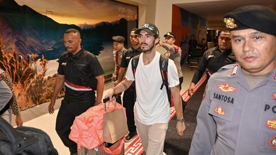 Potret Kedatangan Pembalap MotoGP di Bandara Lombok Jelang Seri Mandalika