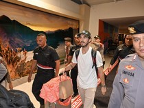 Potret Kedatangan Pembalap MotoGP di Bandara Lombok Jelang Seri Mandalika