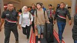 Potret Kedatangan Pembalap MotoGP di Bandara Lombok Jelang Seri Mandalika
