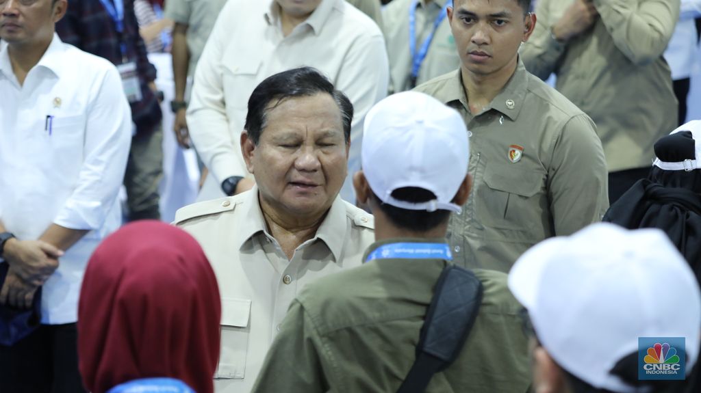 Presiden Prabowo Subianto menghadiri acara akad massal sebanyak 26.000 KPR dan serah terima kunci di Cileungsi, Kabupaten Bogor, Senin, (29/9/2025). (CNBC Indonesia/Tri Susilo)