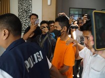 Ustaz di Bekasi Perkosa Anak Angkat-Ponakan Sejak 2017 Saat Korban SD-SMP