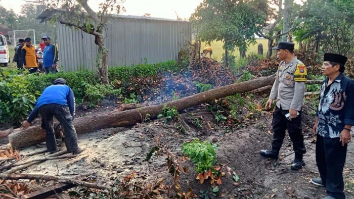 Puting beliung di Malang