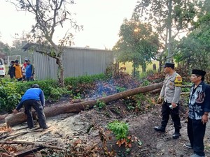 Puting Beliung Rusak 21 Rumah di Malang, Polres Gerak Cepat