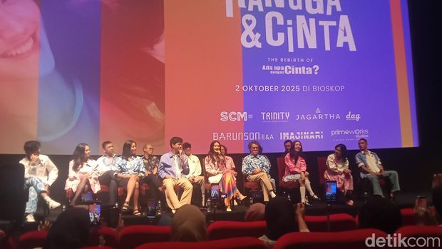 Cast dan kru film Rangga & Cinta dalam sesi konferensi pers di kawasan Kuningan, Jakarta Selatan, Senin (29/9/2025).