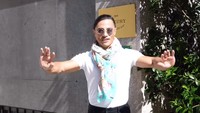 Setelah persiapan yang panjang, Salt Bae dengan bangga membuka restorannya. Momen ini dibagikan lewat Instagram @nusr_et, ia mengundang banyak orang untuk datang dan menikmati steaknya. Foto: Instagram/nusr_et
