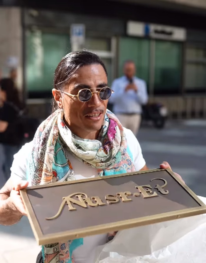 Salt Bae buka resto di Milan