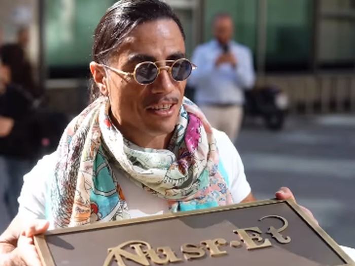 Salt Bae buka resto di Milan