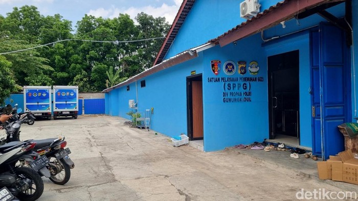 Satuan Pelayanan Pemenuhan Gizi (SPPG) Div Propam Polri Gunungkidul atau yang dikenal SPPG Sumberejo, Semin, Gunungkidul yang tidak beroperasi sementara, Senin (29/9/2025).